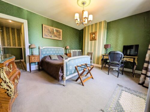 Smaragd-Zimmer, mit dem Bett.