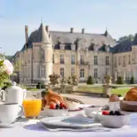 Un château propose-t-il un petit-déjeuner maison ?
